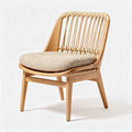 Chaise en bois naturel avec coussin en tissu beige pour intérieur